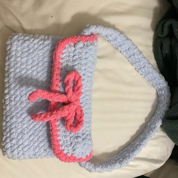 Shoulder bag
Medium size
Handmade by me ! I can also take custom orders - Picture 2 of 2